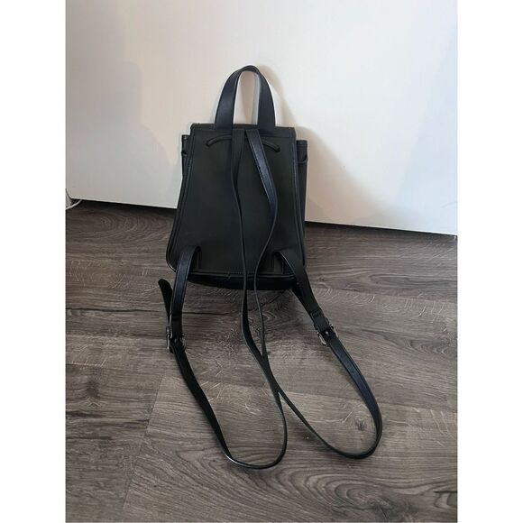 Susu turn lock closure leather backpack - Picture 3 of 9